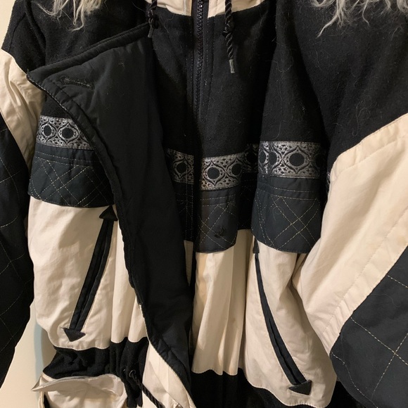 BRAETAN Coat with detachable Mongolian Lamb Fur around hood, size Medium - Picture 13 of 16